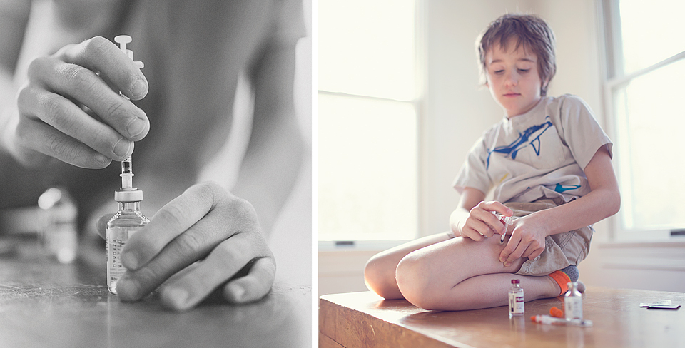 young child giving himself insulin